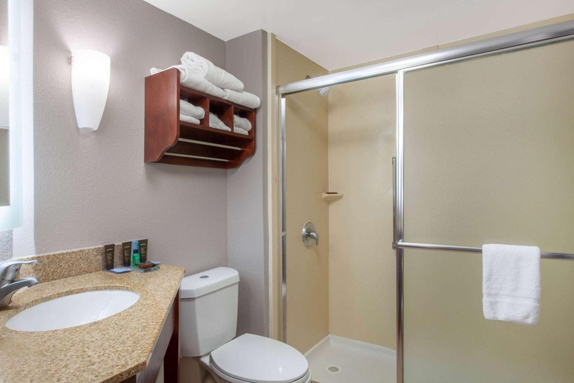 Wingate By Wyndham Charleston Coliseum Hotel North Charleston Buitenkant foto